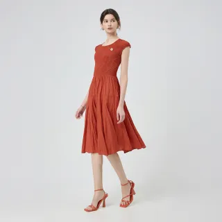 【ILEY 伊蕾】特殊壓褶衣連肩袖長洋裝(磚；M-XL；1252547305)