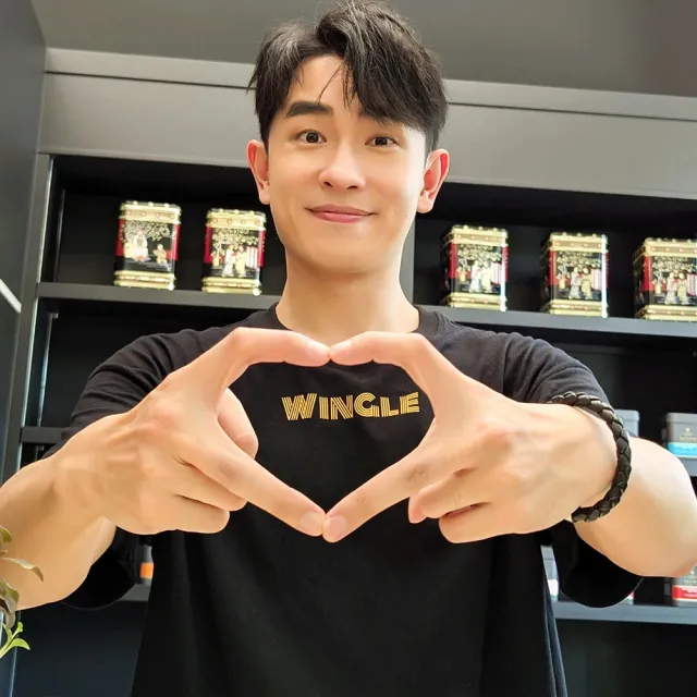 【MYDRESS】陳謙文聯名款-帥氣字母印花落肩寬鬆棉TEE