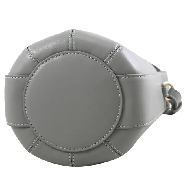 【Chloe’ 蔻依】Sense Bucket 簡約電繡LOGO小牛皮手提兩用包水桶包(灰綠)