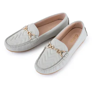 【DIANA】經典馬銜釦菱格壓紋樂福平底鞋(灰色)