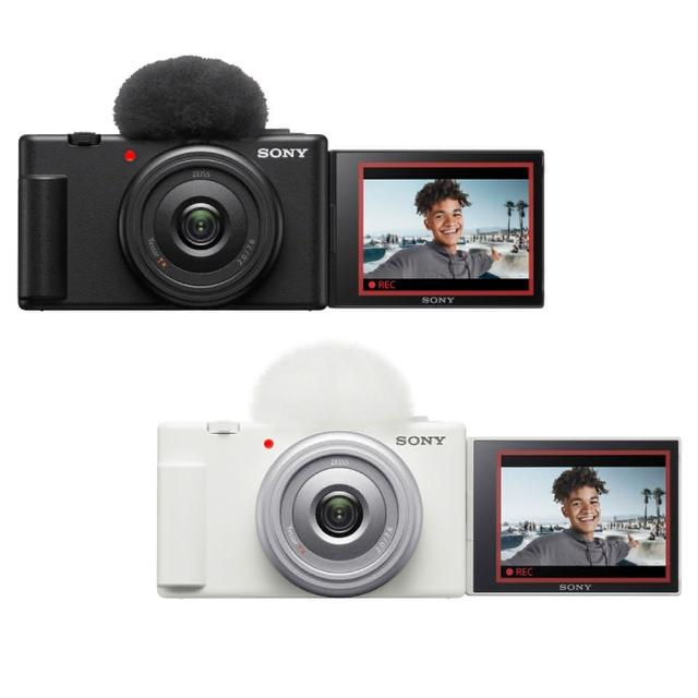 SONY 索尼 ZV-1F 類單眼相機,搭載 1 吋 CMOS 影像感應器,有效畫素達 2000 萬,3 吋翻轉式螢幕適合自拍與 Vlog 創作。定焦鏡頭提供高品質影像,支援 SD/SDHC/SDXC 儲存,鋰電池供電,輕巧尺寸 105.5 x 60.0 x 46.4 mm,重量僅 229 g。無觀景窗設計,適合日常與創作者使用,黑色白色款式,公司貨享 24 個月保固,完美相機選擇! SONY索尼 ZV-1F