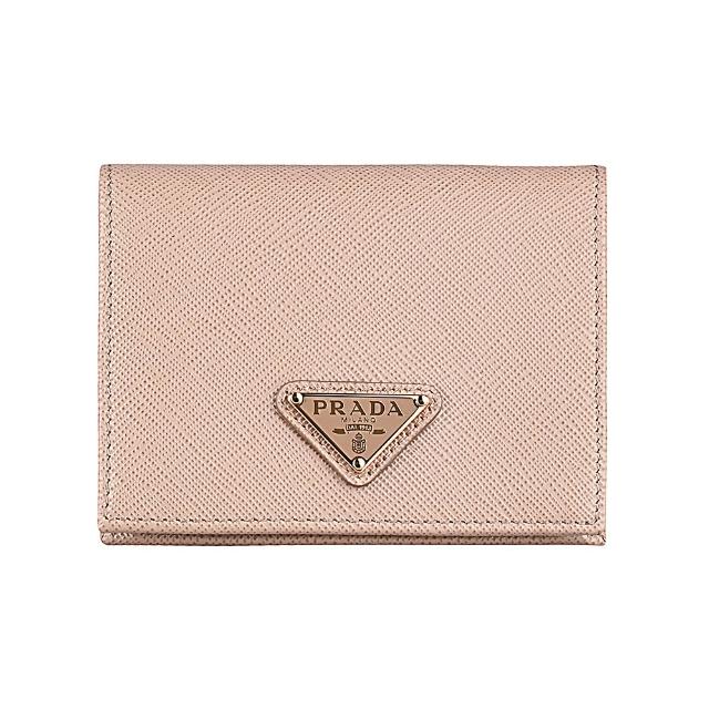 【PRADA 普拉達】PRADA SAFFIANO三角牌LOGO防刮小牛皮3卡釦式對折短夾(灰塵粉)