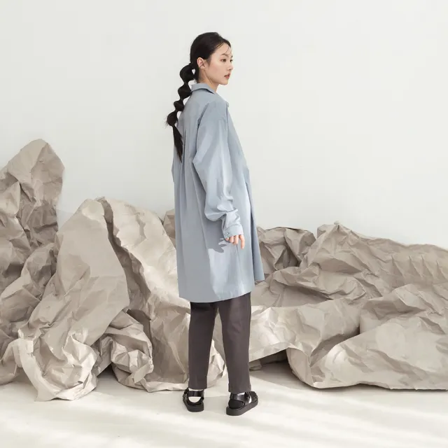 【MOSS CLUB】素面襯衫V型領長袖洋裝(藍 卡)