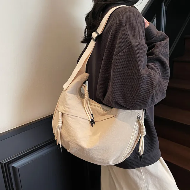 【MoodRiver】日式 斜背包 單肩包 側背包 女生包包 包包 斜跨包 水餃包 半月包 月牙包 肩包