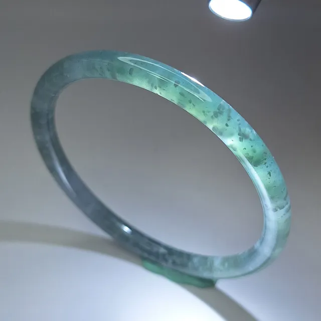 【新鵝娘翡翠】天然A貨翡翠 冰潤藍水雪花棉手鐲 A9875207(翡翠藍水手鐲)