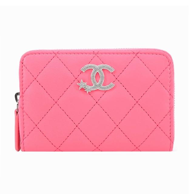 【CHANEL 香奈兒】星星金屬LOGO菱格紋小羊皮零錢包(粉色)