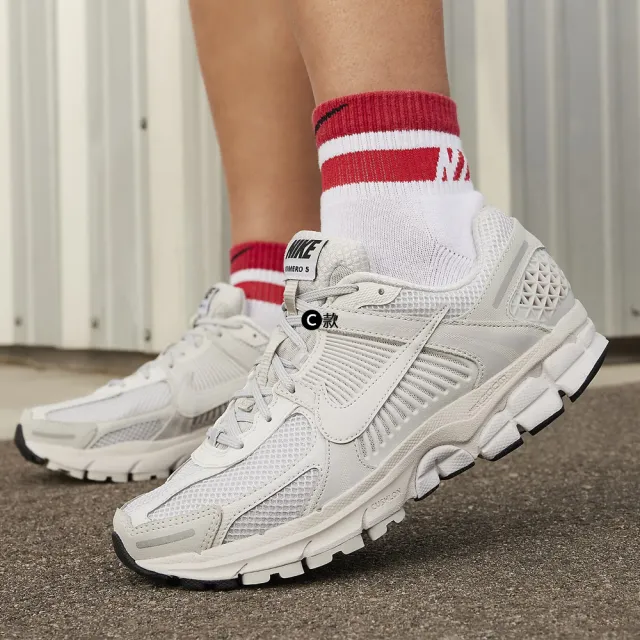 【NIKE 耐吉】運動鞋 慢跑鞋 休閒鞋 V5 W NIKE ZOOM VOMERO 5 女鞋 男鞋 白灰黑藍咖 多款(FQ7079-100&)