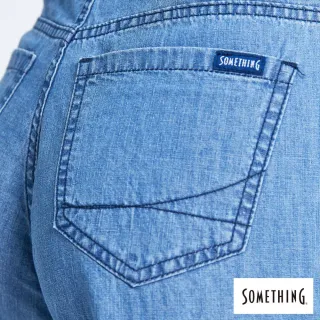 【SOMETHING】女裝 NEO FIT綁繩貼袋五分褲(拔洗藍)