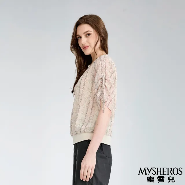 【MYSHEROS 蜜雪兒】造型雪紡上衣 附珠鑽飾胸針 泡泡布點點碎花(米)