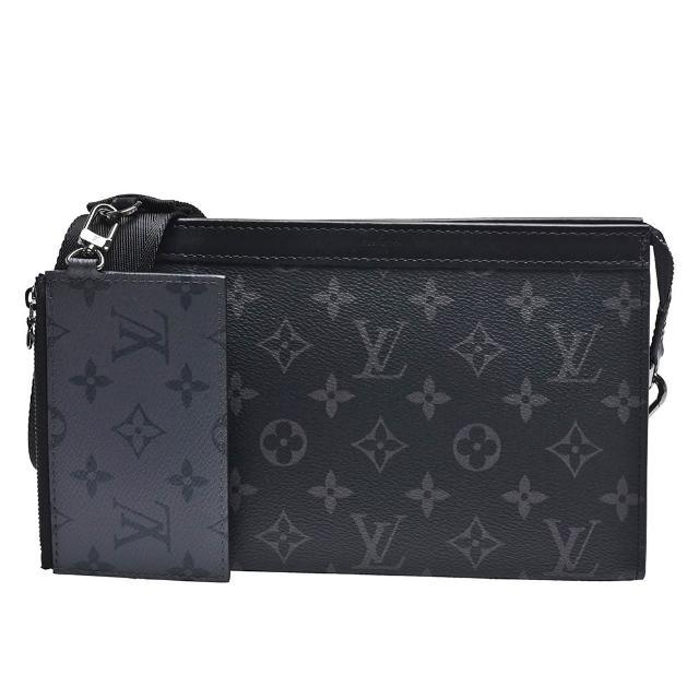 LV LOUIS VUITTON路易威登 M81124 GASTON 系列經典 Eclipse 印花帆布手拿/斜背包 LV LOUIS VUITTON 路易威登 M81124 GASTON 系列經典 Eclipse 印花帆布手拿斜揹包,黑色系設計,採用高質牛皮與帆布製作,配備原廠防塵套、背帶與零錢包,輕便實用,適合女性日常使用。