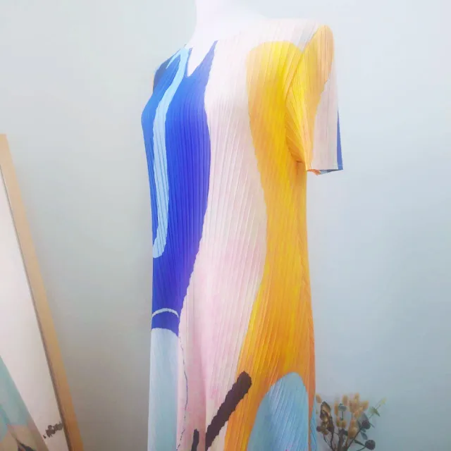 【YUTZUYA 優姿雅】抽象撞色花紋壓摺寬版洋裝(壓摺/寬版洋裝/印花/高彈)