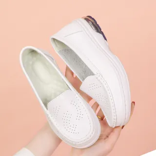 【MOM】真皮樂福鞋 厚底樂福鞋/真皮純色透氣沖孔舒適大氣墊厚底樂福鞋 護士鞋(白)