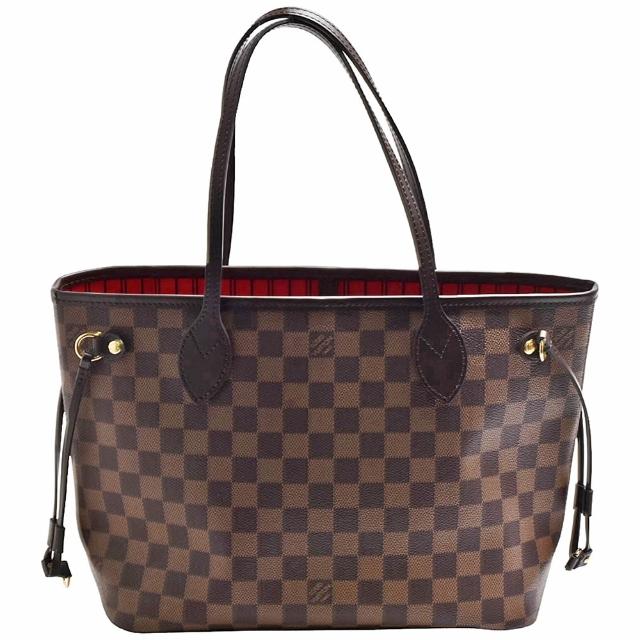 LV LOUIS VUITTON路易威登 N40600 Neverfull PM 經典 Damier 棋盤格印花帆布肩背托特包 LV N40600 Neverfull PM 經典 Damier 棋盤格印花帆布肩背托特包,選用經典Damier花紋帆布,綴以天然牛皮飾邊,內部格外寬敞卻不失輕盈。結帳享89折再享0利率,是時尚與實用兼具的優雅選擇。