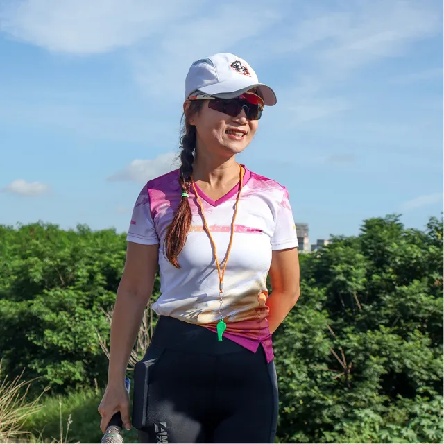 【A-MYZONE】台灣製 女款V顯瘦短袖上衣/休閒上衣 夏日莓果色(輕量速乾 抗菌除臭 雙向透氣)