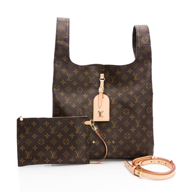 LV LOUIS VUITTON路易威登 Atlantis GM 全新國外平輸的 LOUIS VUITTON 路易威登 Atlantis GM 兩用包,採用咖啡色系帆布與牛皮製成,尺寸為長34cm、寬13cm、高34cm,提把長約20cm,背帶全長約70cm。開口為釦式設計,適合男女使用,為日常出勤與休閒場合的理想選擇。