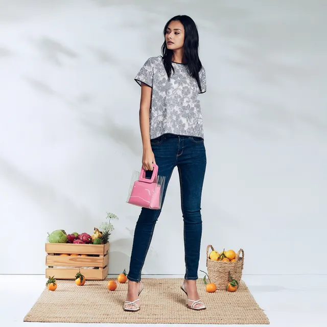 【ICHE 衣哲】Cop.Copine法式灰調香氛蕾網印花短袖造型上衣