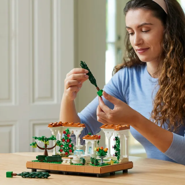 【LEGO 樂高】Icons 10359 噴泉庭園(西班牙花園 園藝景觀 居家擺設 玩具模型 禮物)
