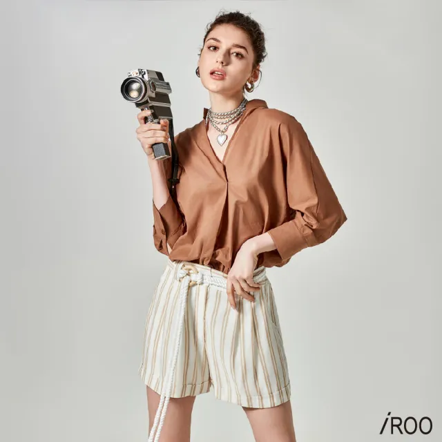 【iROO】香檳色條紋短褲