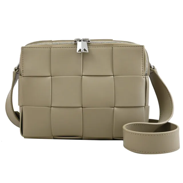 【BOTTEGA VENETA 寶緹嘉】Cassette 經典手工大格編織羊皮方包斜背包(淺石灰)