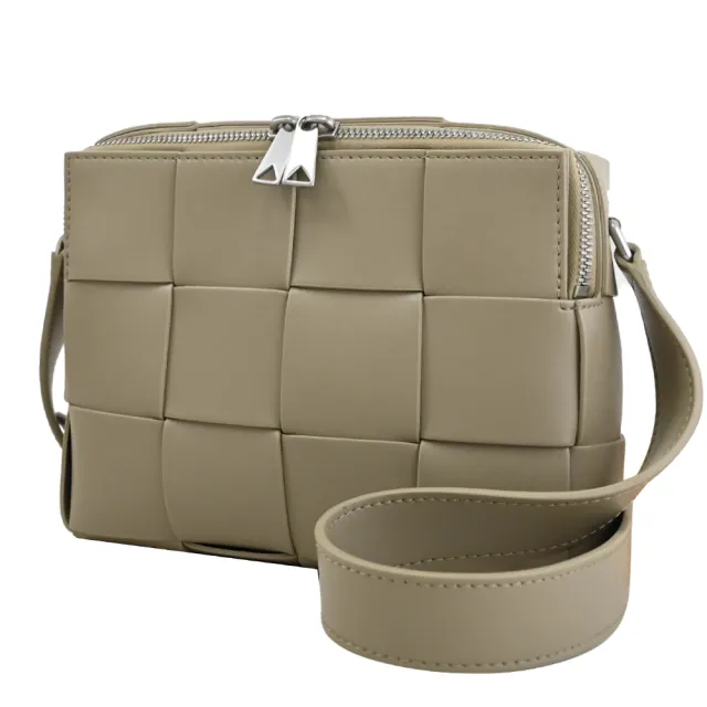 【BOTTEGA VENETA 寶緹嘉】Cassette 經典手工大格編織羊皮方包斜背包(淺石灰)