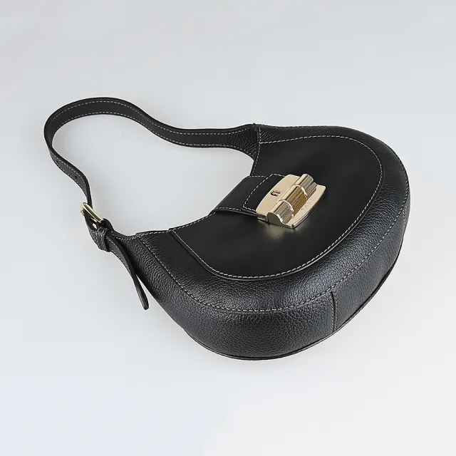 【FURLA 芙拉】FURLA Club 2 立體LOGO壓紋小牛皮拼皮革吸釦式肩背包(黑)