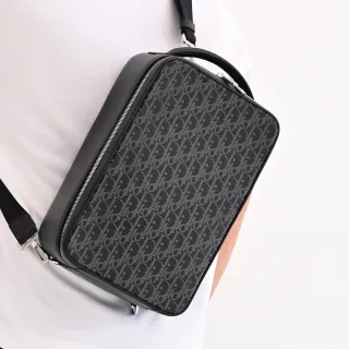 【Dior 迪奧】經典滿版品牌LOGO印花小牛皮單肩商務包後背包(黑白 大)