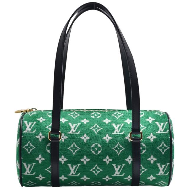 LV LOUIS VUITTON路易威登 M46206 經典 Monogram Jaguar Papillon 系列絨面緹花布手提/肩背包 LV M46206 經典 Monogram Jaguar Papillon 系列絨面緹花布手提/肩揹包,採用品牌高階布料,觸感柔軟,結合經典與現代設計,是時尚與實用兼具的優雅選擇。包款經典大方,適合日常出勤與休閒場合,結帳享89折再享0利率,立即擁有高階時尚風格。