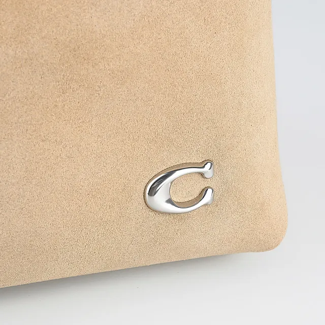 【COACH】COACH JULIET 金屬C字LOGO麂皮拼接牛皮斜背包(花生棕)