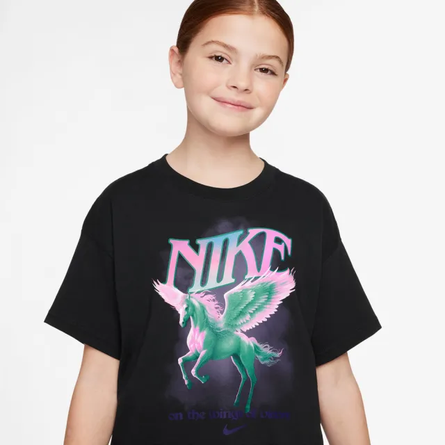 【NIKE 耐吉】短袖上衣 童裝 大童 女童 寬鬆版型 G NSW TKE FLGHT PHOTO TEE 黑 HV5725-010