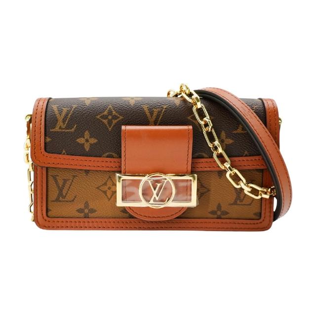 LV LOUIS VUITTON路易威登 M4675 Dauphine East West 帆布肩背斜背二用包 全新LOUIS VUITTON路易威登M4675 Dauphine East West帆布斜揹包,卡其色系與咖啡色系可選,磁吸開合設計,釦式開口,專櫃購入商品,附防塵袋、盒子、鍊帶、背帶與影證,適合日常肩背與斜背使用,女款設計,尺寸為長21CM、寬5CM、高12CM,無內外夾層,無底珠,不附提把與背帶長度調整功能。
