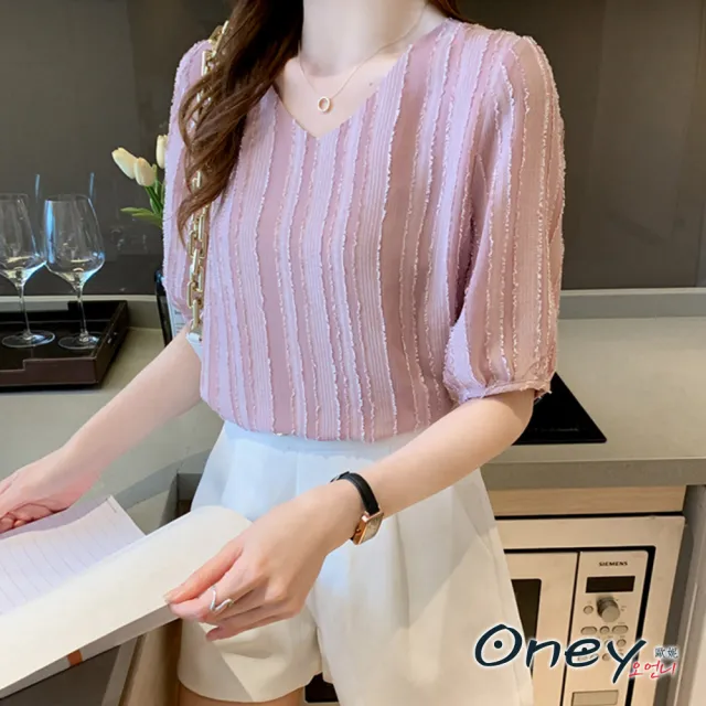 【ONEY 歐妮】★簡約氣質V領紋理雪紡上衣(女裝/舒適/百搭/OL/雪紡衫/通勤/日系)