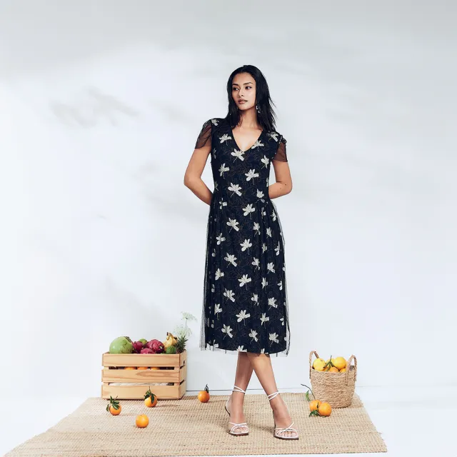 【ICHE 衣哲】Cop.Copine 法國原裝進口刺繡花卉紋理翻領無袖長版洋裝