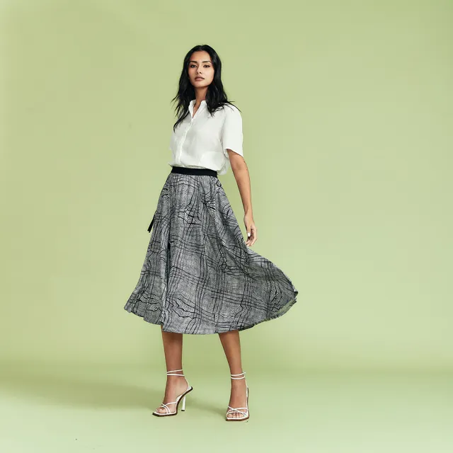 【ICHE 衣哲】Cop.Copine 法國原裝進口黑白圖騰印花中高腰傘擺伴長圓裙