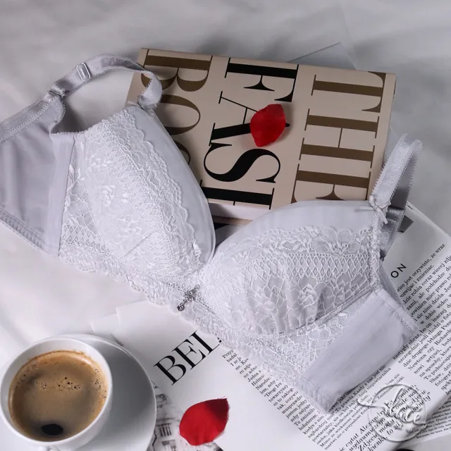 【LADY】花畔微夢系列 蕾絲/無痕/無鋼圈/包覆/機能調整型內衣 B-F罩(晨曦灰)