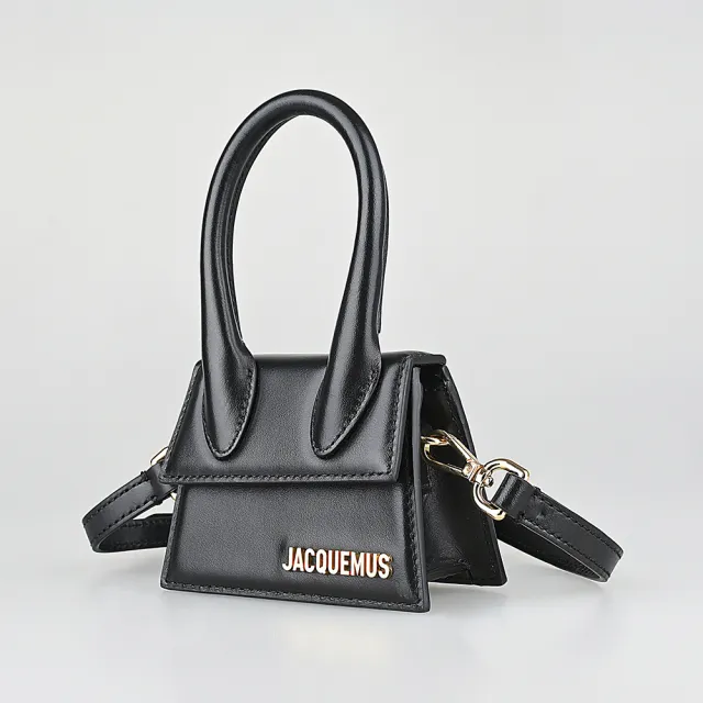 【JACQUEMUS】JACQUEMUS Le Chiquitoxu 雷雕LOGO牛皮搭棉織布襯裡吸釦斜背梯形包(迷你/黑)