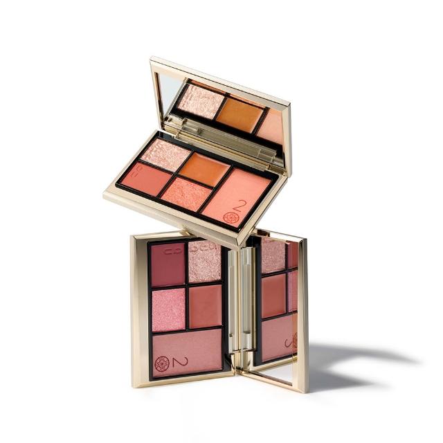 以光燦的重疊與光感的駕馭,將亂反射「光的軌跡」柔美映照在雙眸與頰部,展現獨特的光彩色澤之美。此款為SUQQU 20週年特別推出的收藏限定眼頰彩盤,輕盈質地與高顯色度,適合日常與節日妝容,9.2g容量搭配2026/5效期,是彩妝愛好者的必備選擇。 SUQQU 眼頰彩盤