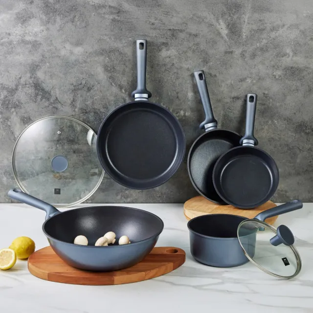 【CorelleBrands 康寧餐具】WORLD KITCHEN 藍寶石鑄造不沾平煎鍋24cm