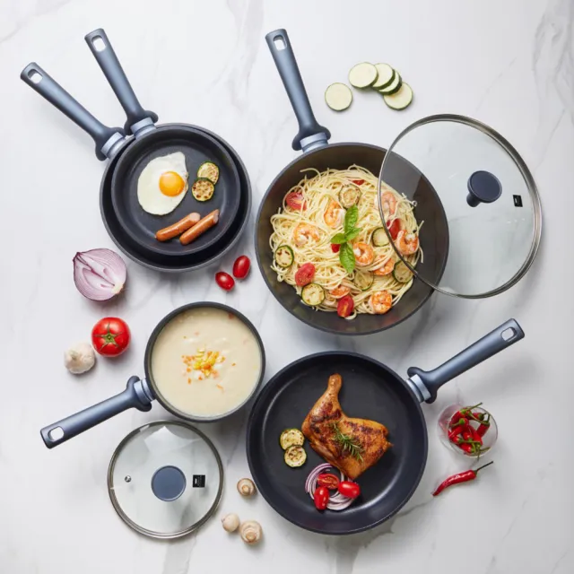 【CorelleBrands 康寧餐具】WORLD KITCHEN 藍寶石鑄造不沾單柄鍋18cm-含蓋+平煎鍋20cm