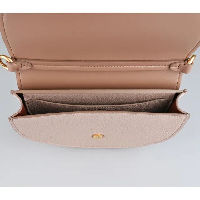 【Chloe’ 蔻依】CHLOE Marcie 雷刻LOGO小牛皮拼接小羊皮吸扣斜背包(奶茶)