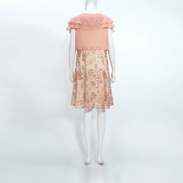 【ILEY 伊蕾】荷葉造型外套假兩件蕾絲洋裝(粉；M-2L；1252077156)