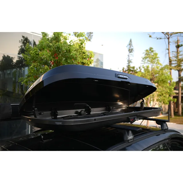 【YAKIMA】HELLA FLUSH 低風阻車頂箱(330L 全黑亮面烤漆)
