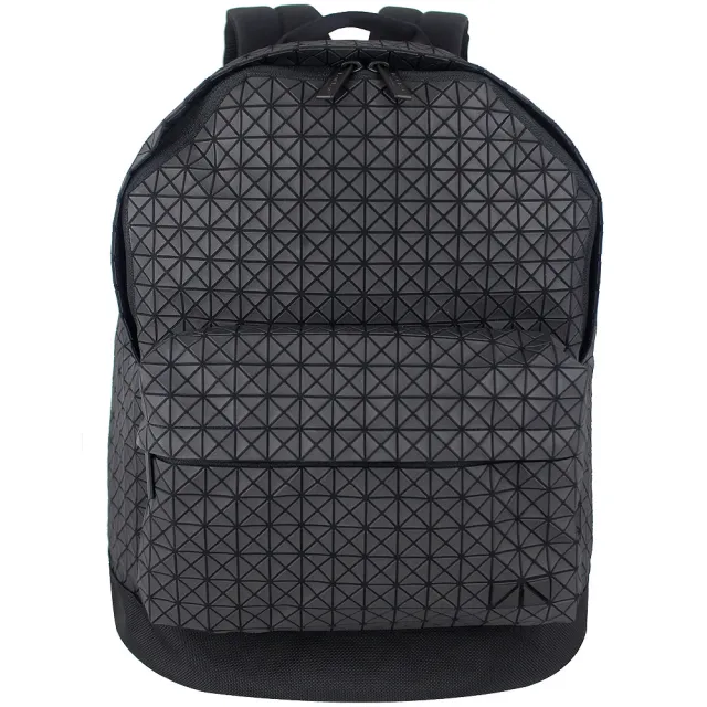 【ISSEY MIYAKE 三宅一生】BAOBAO 壓紋三角方格後背包(黑色)