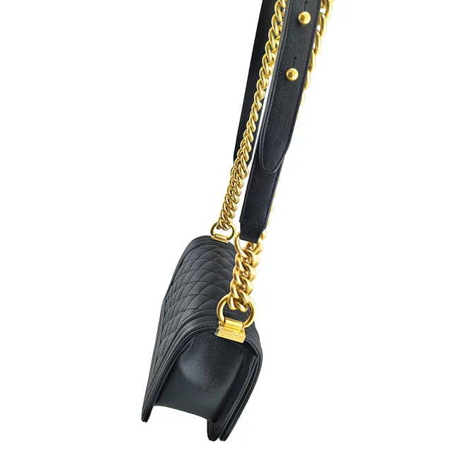 【CHANEL 香奈兒】黑色菱格紋牛皮金鍊肩背斜背20公分BOY包(展示品)