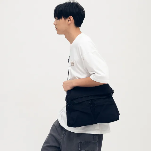 【plain-me】特惠！男女包 防潑水輕量側背包 PLN3052-251(防水包 大容量 斜背包 電腦包 筆電包 公事包)