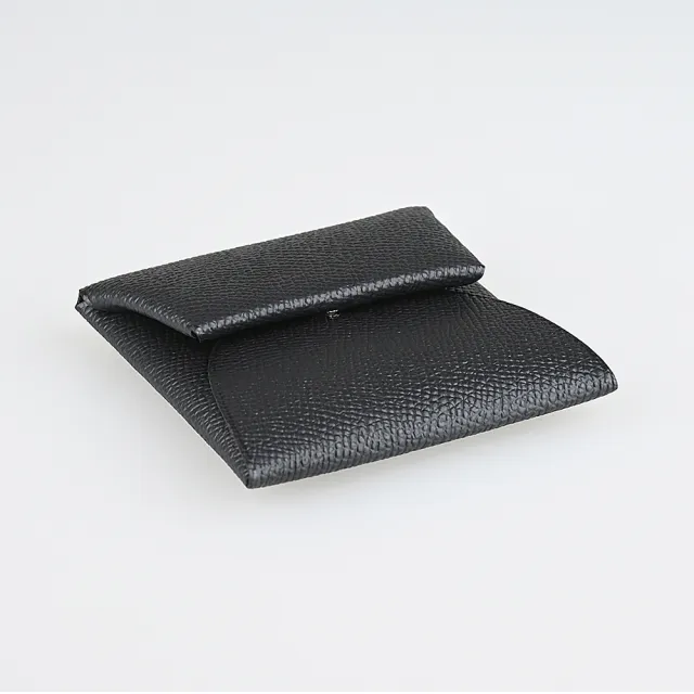 【Hermes 愛馬仕】HERMES Bastia 內裡烙印LOGO粒面小牛皮壓釦方形零錢包(黑)