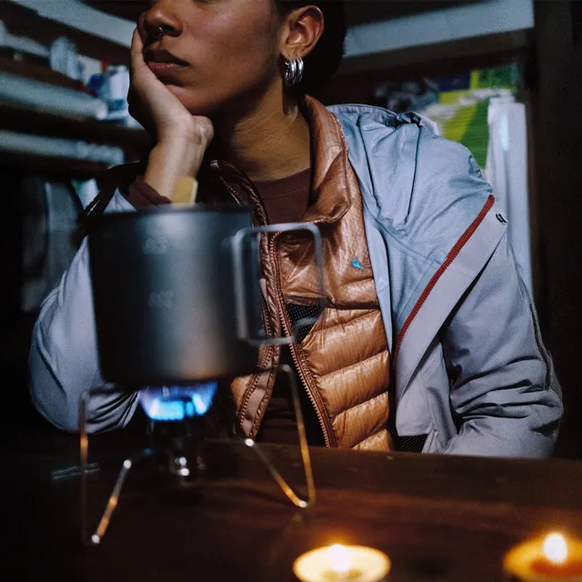 【Klattermusen】女 Lopt 輕量羽絨連帽外套(戶外運動/休閒旅遊/防風保暖/登山健行/日常穿搭/KM10283)