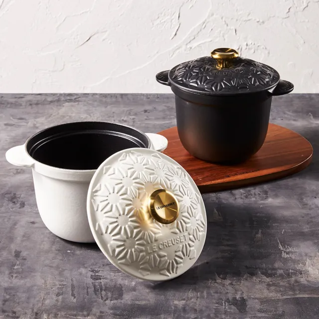 【Le Creuset】和風繪萬用窈窕琺瑯鑄鐵鍋 18(沉靜黑/杏仁奶茶/棉花白 3色選1)