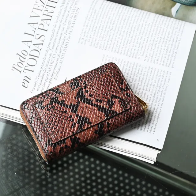 【Michael Kors】金屬LOGO蛇紋皮革信用卡證件名片零錢包(深咖)