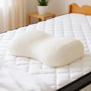 【班尼斯】窩型曲線天然乳膠枕頭 壹百萬馬來西亞製正品保證-附抗菌布套、手提收納袋(乳膠枕頭)