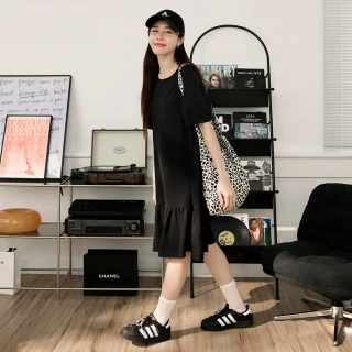 【OB 嚴選】素色透涼肌理傘襬短袖洋裝 《DA10531》